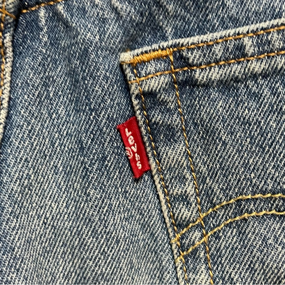 Levi’s 501 Denim Cut Off Rolled Short Medium Wash Women’s Size 26 - Picture 8 of 13